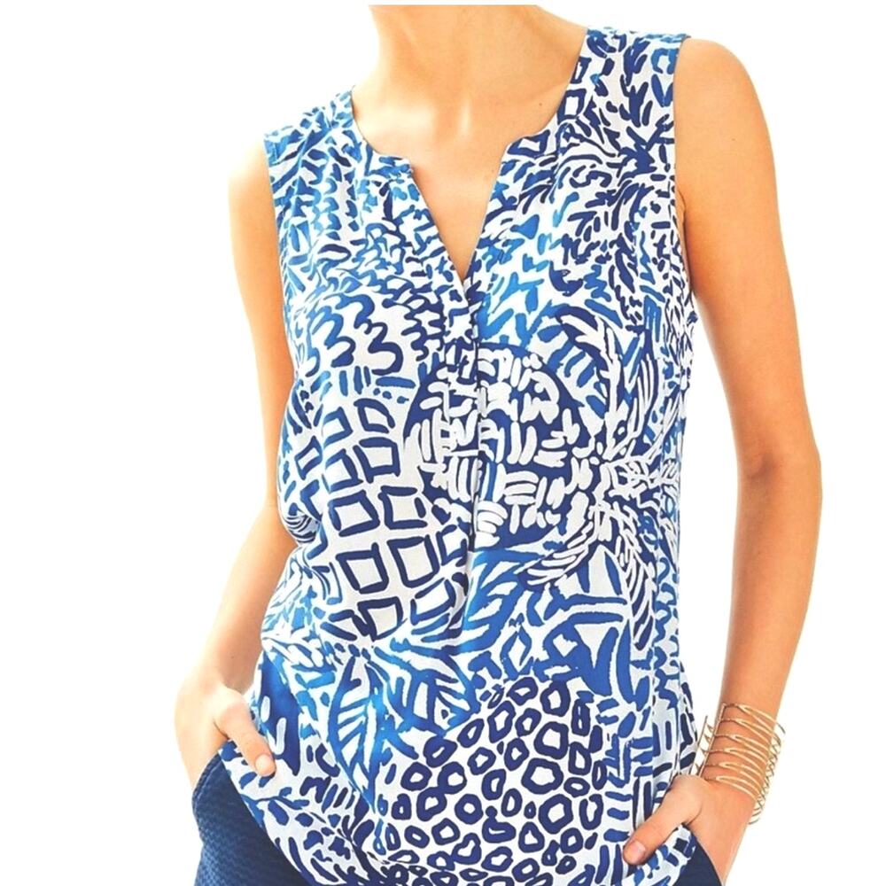 LILLY PULITZER Blouse Stacey Sleeveless VNeck Hidden Buttons Graphic Lightweight